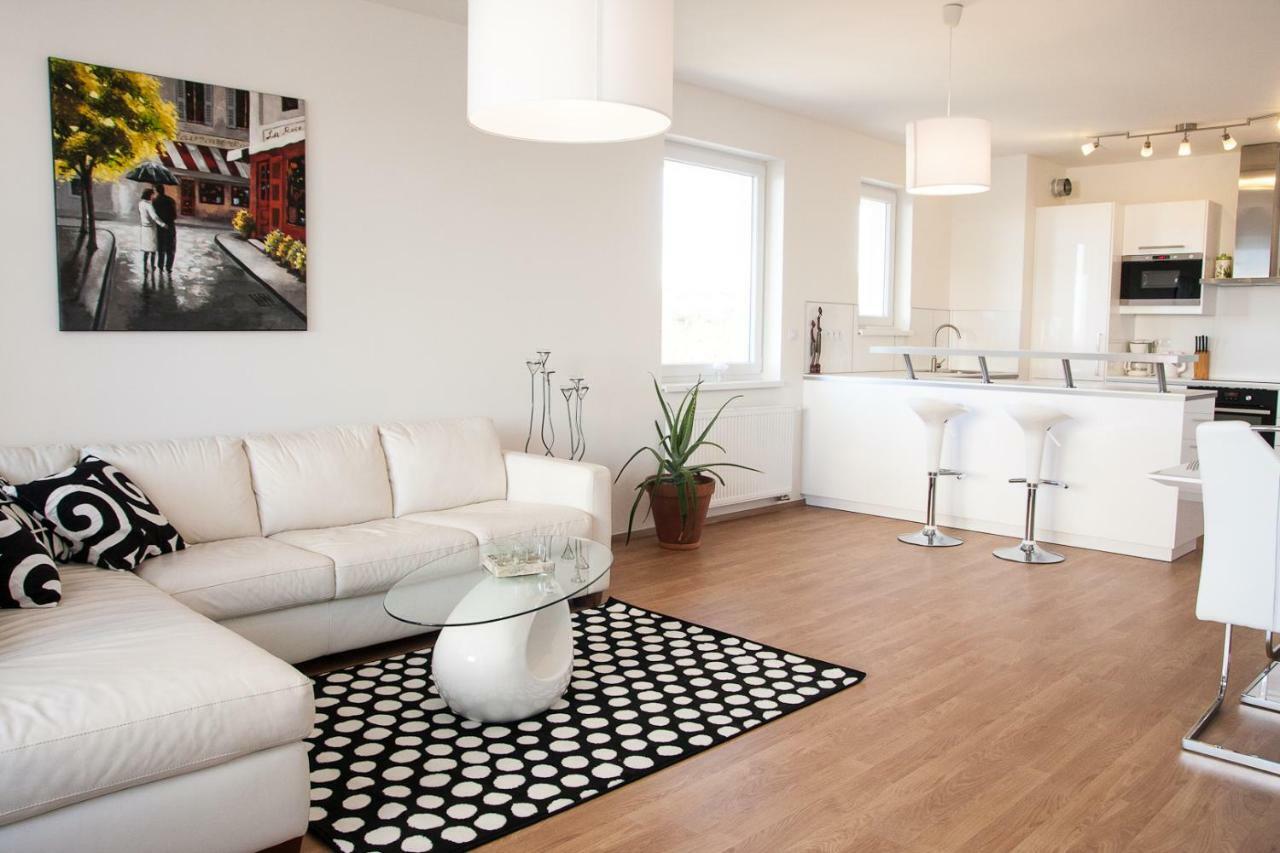 Prostorny 3 Pokojovy Apartman S Dvema Terasami Praga Zewnętrze zdjęcie