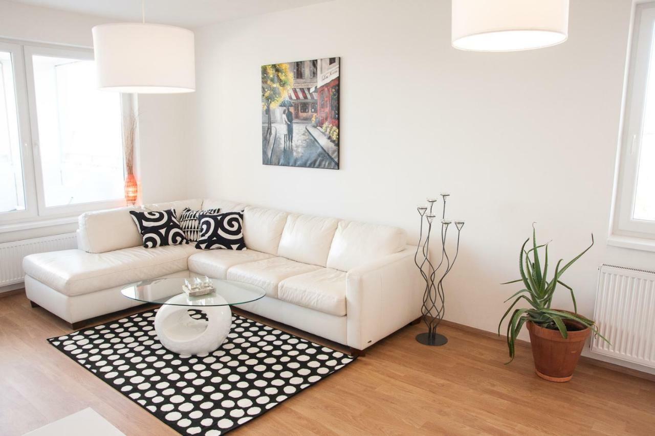 Prostorny 3 Pokojovy Apartman S Dvema Terasami Praga Zewnętrze zdjęcie