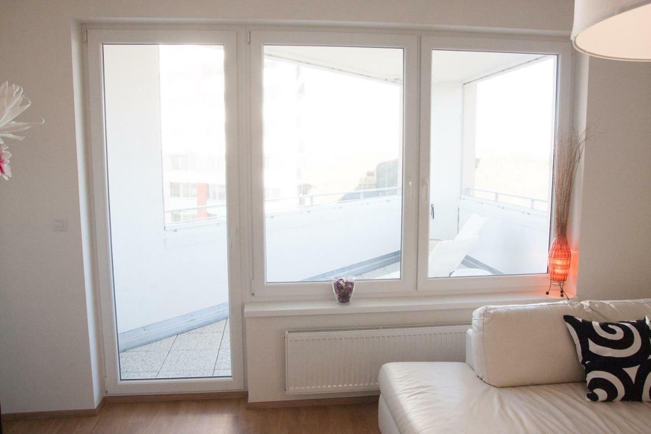 Prostorny 3 Pokojovy Apartman S Dvema Terasami Praga Zewnętrze zdjęcie