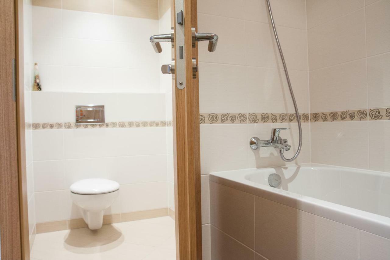 Prostorny 3 Pokojovy Apartman S Dvema Terasami Praga Zewnętrze zdjęcie