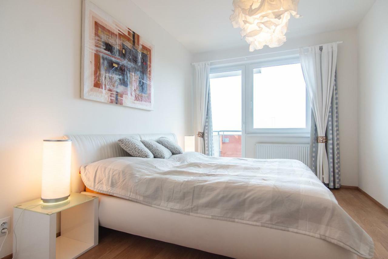 Prostorny 3 Pokojovy Apartman S Dvema Terasami Praga Zewnętrze zdjęcie