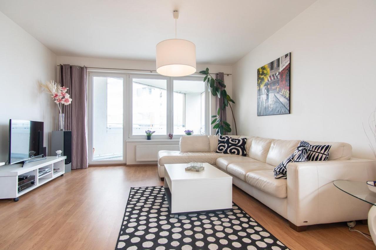 Prostorny 3 Pokojovy Apartman S Dvema Terasami Praga Zewnętrze zdjęcie